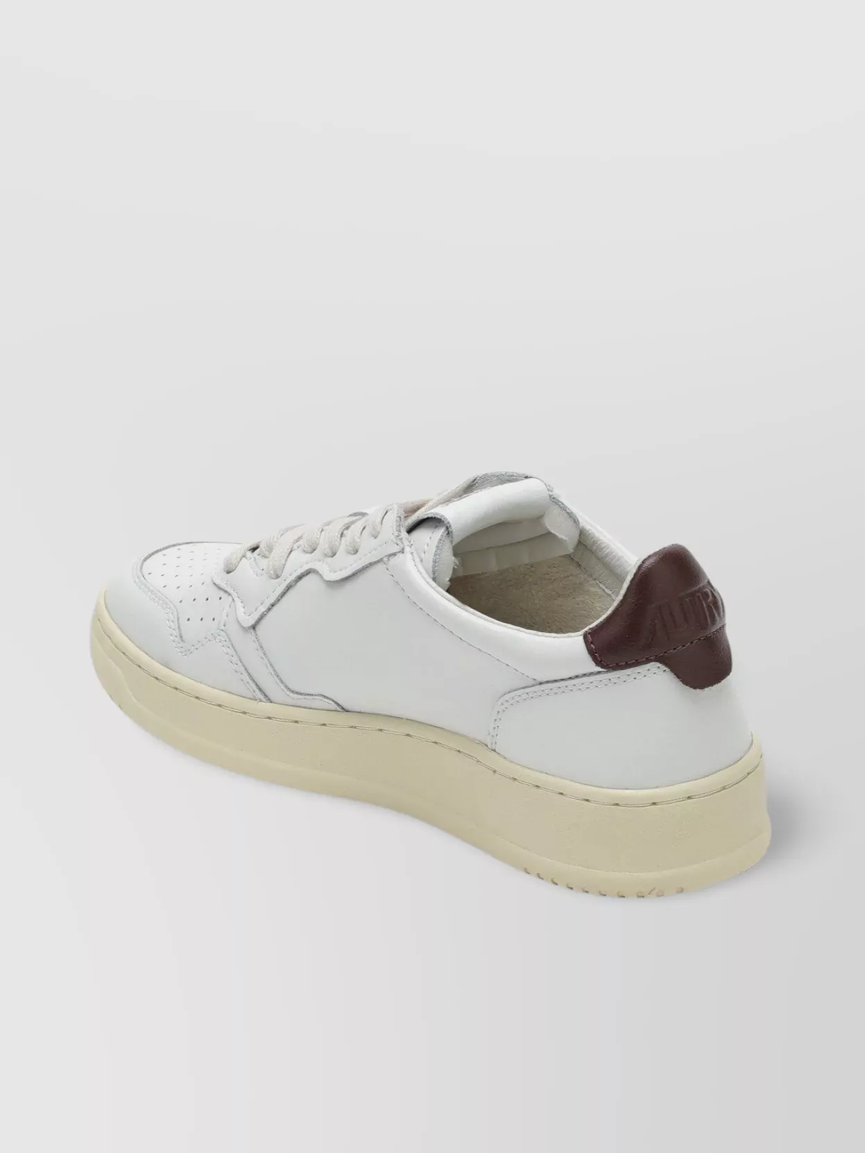Autry Medalist Low Sneaker With Contrast Heel Tab