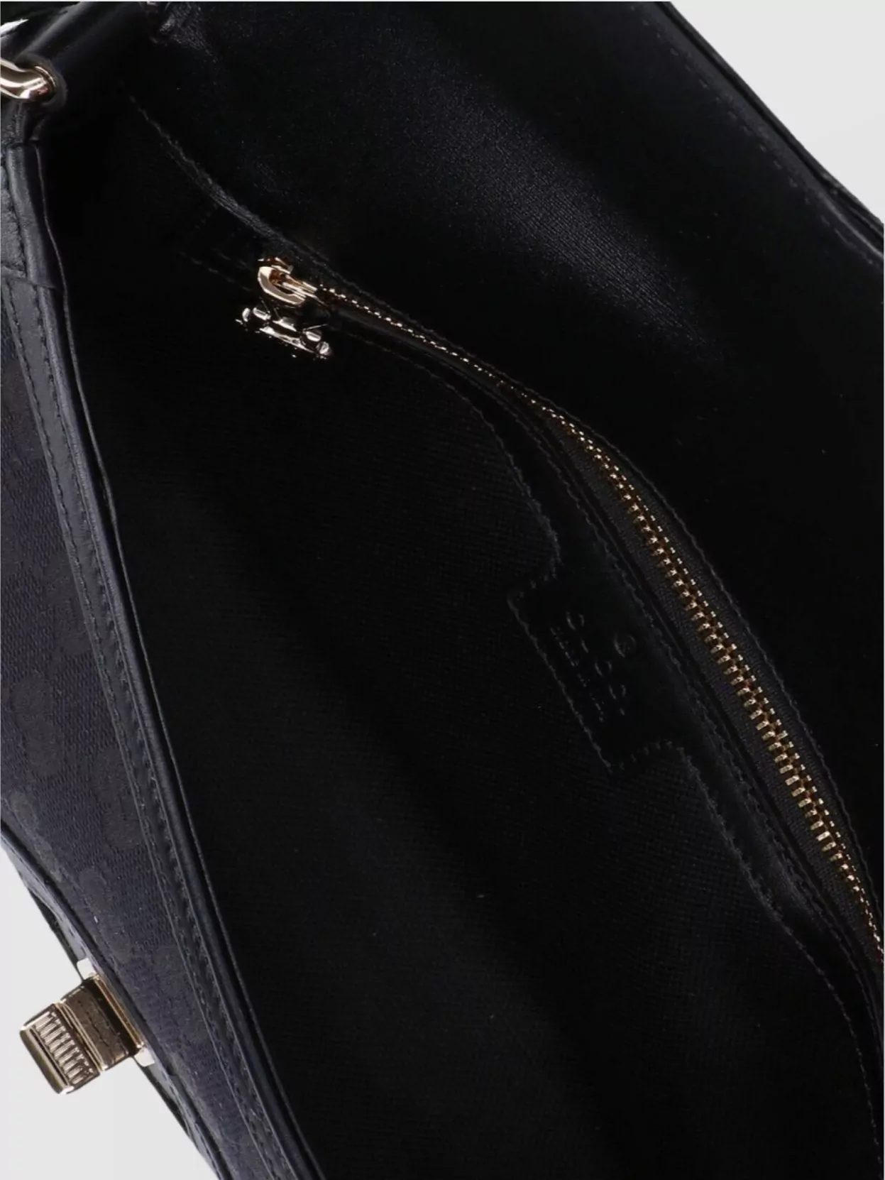Gucci Strap Hardware Shape Shoulder Bag