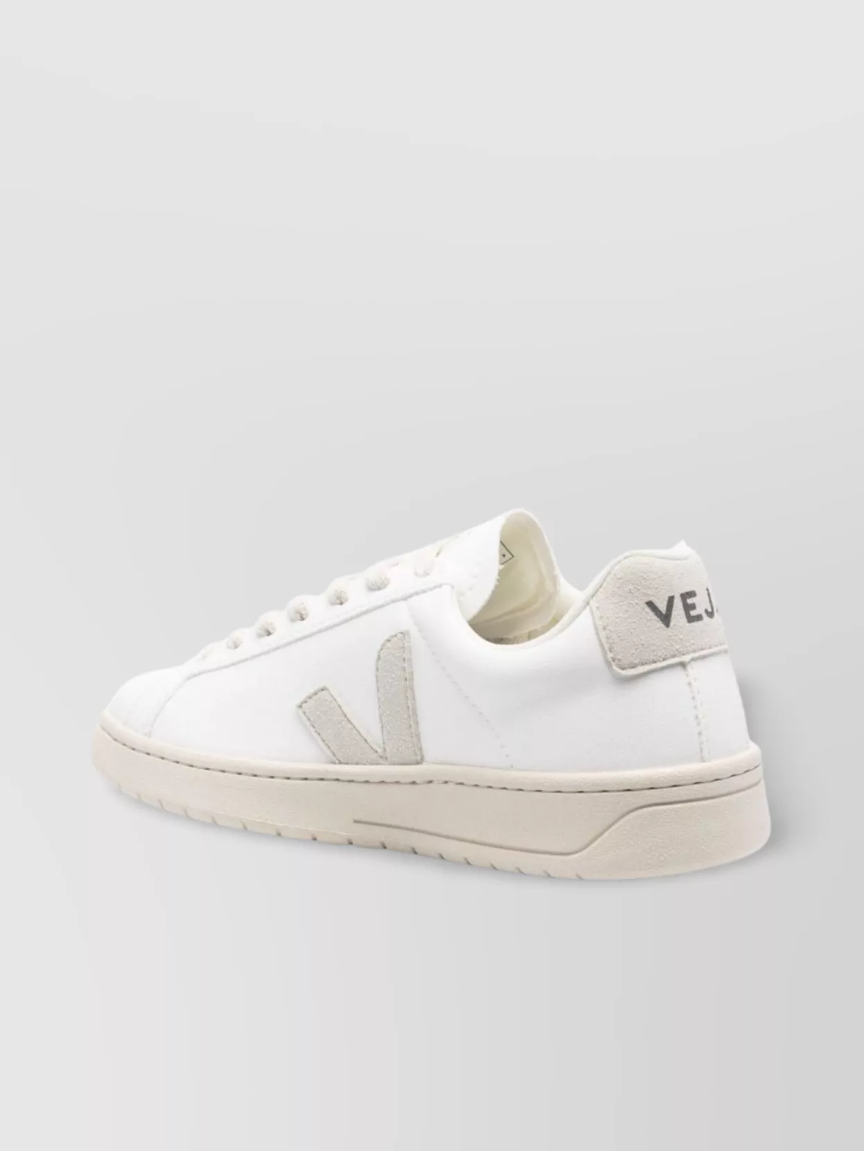Veja Low-top Round Toe Rubber Sole Sneakers