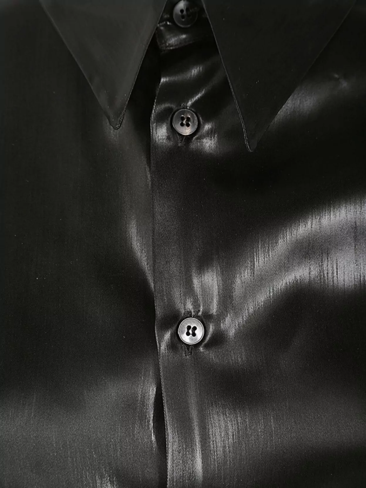 Sapio Pointed Collar Long Sleeves Shirt With Shiny Finish