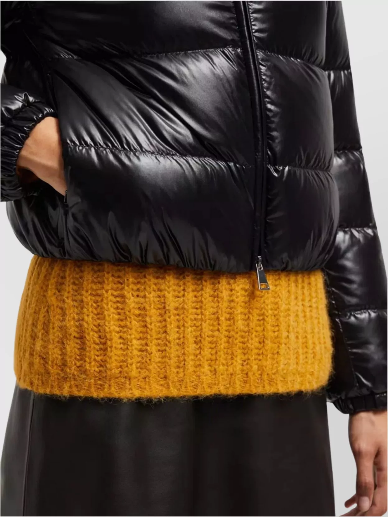 Moncler Short Quilted Down Jacket With Hood And Elastic Waistband