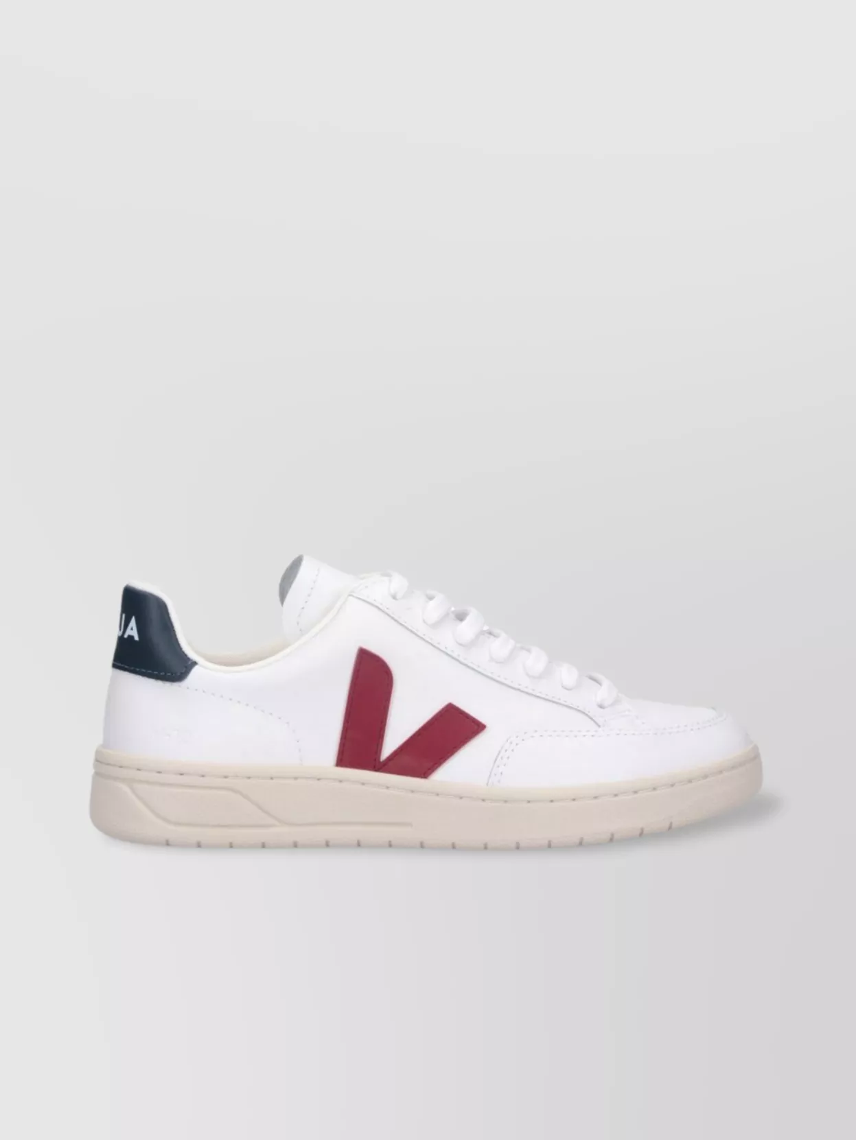Veja Low Top Sneakers With Contrasting Heel Tab