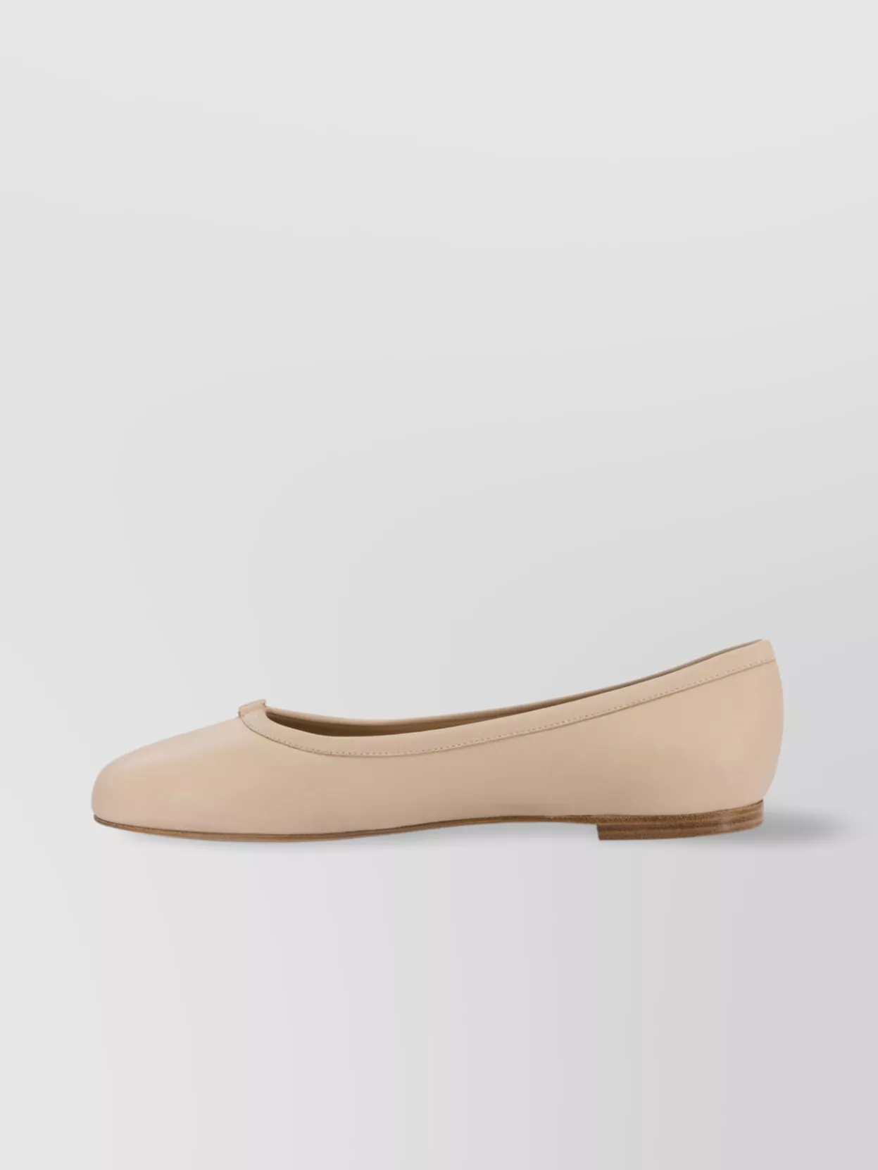 Chloé Leather Round Toe Ballerina Shoes
