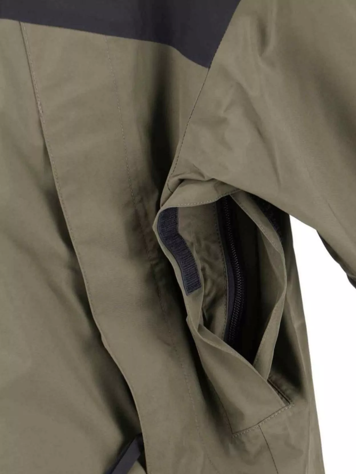 The North Face Versatile Jacket With Adjustable Hood And Pockets