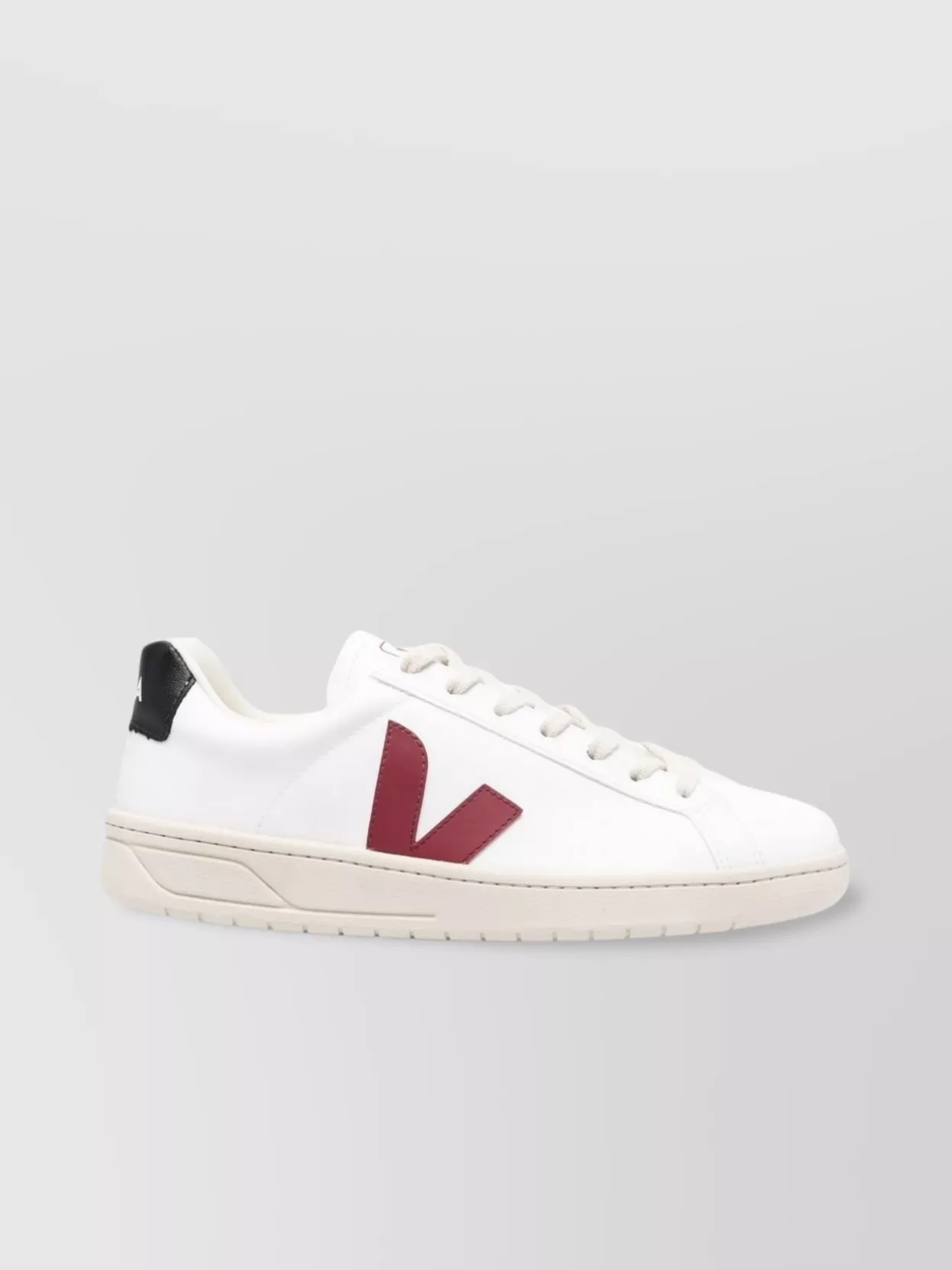 Veja Urca Sneakers With Contrast Heel Tab