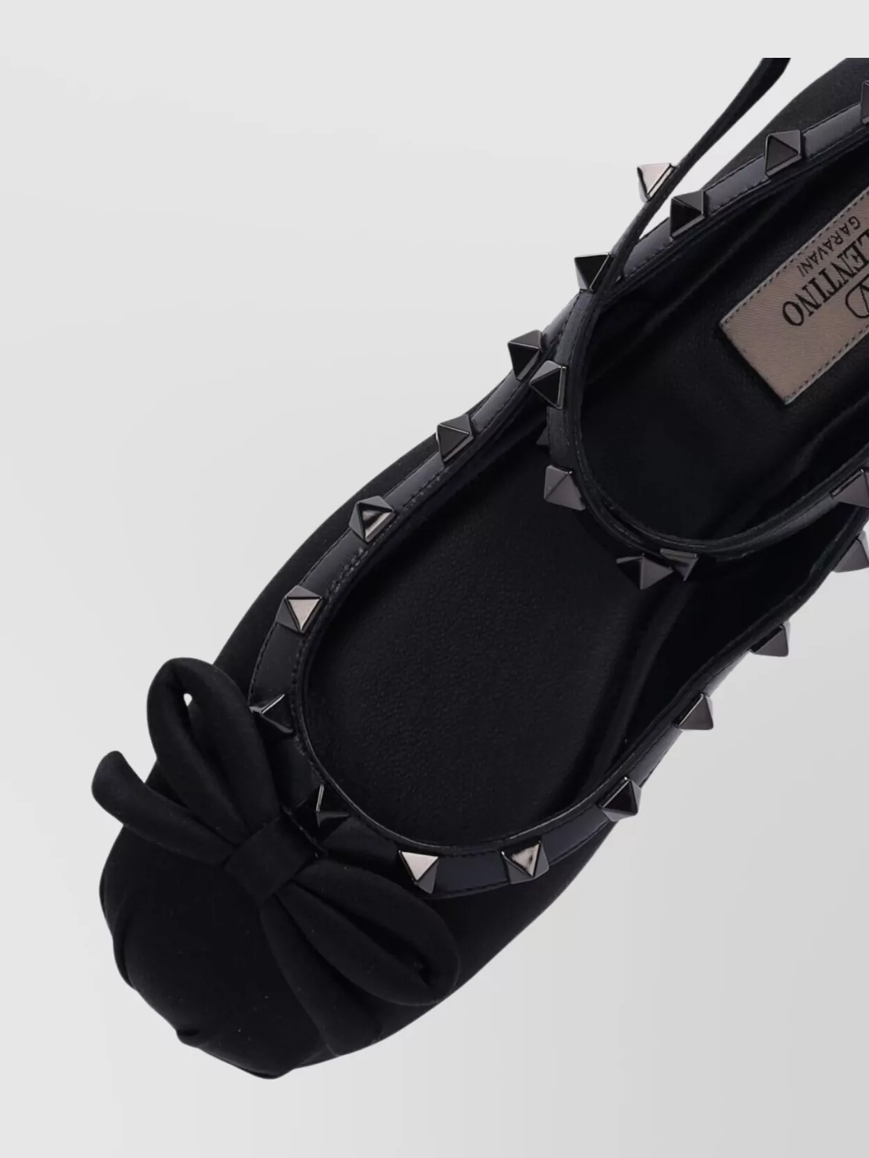 Valentino Garavani Rockstud Bow Detailed Ballerina Shoes In Black