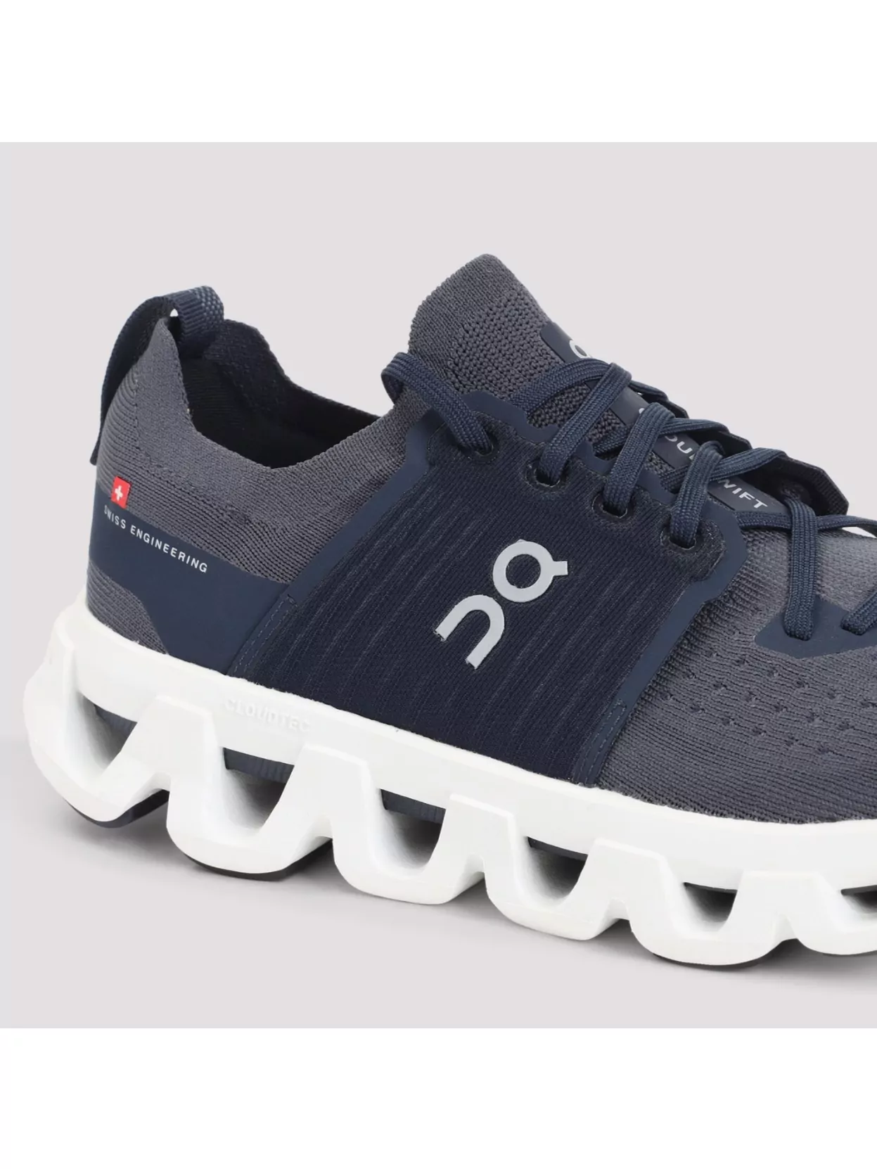 On Cloudswift 4 Sneakers With Cut-Out Sole