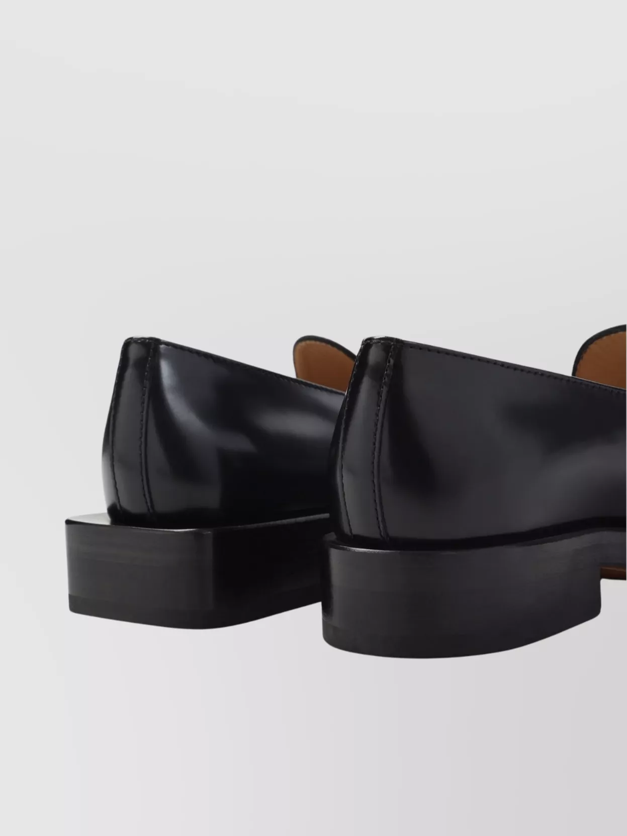 Jacquemus Round Toe Loafers Shiny Finish