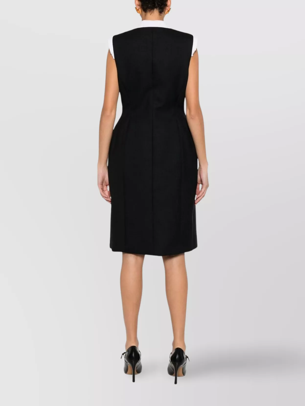 Moschino Stylish Sleeveless Dress Featuring Flap Pockets
