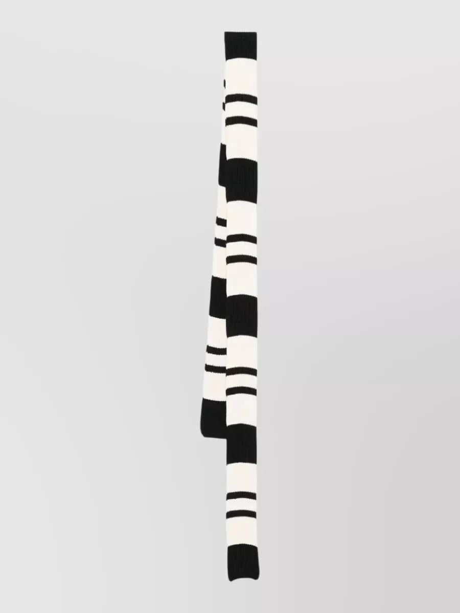 N 21 knit scarf