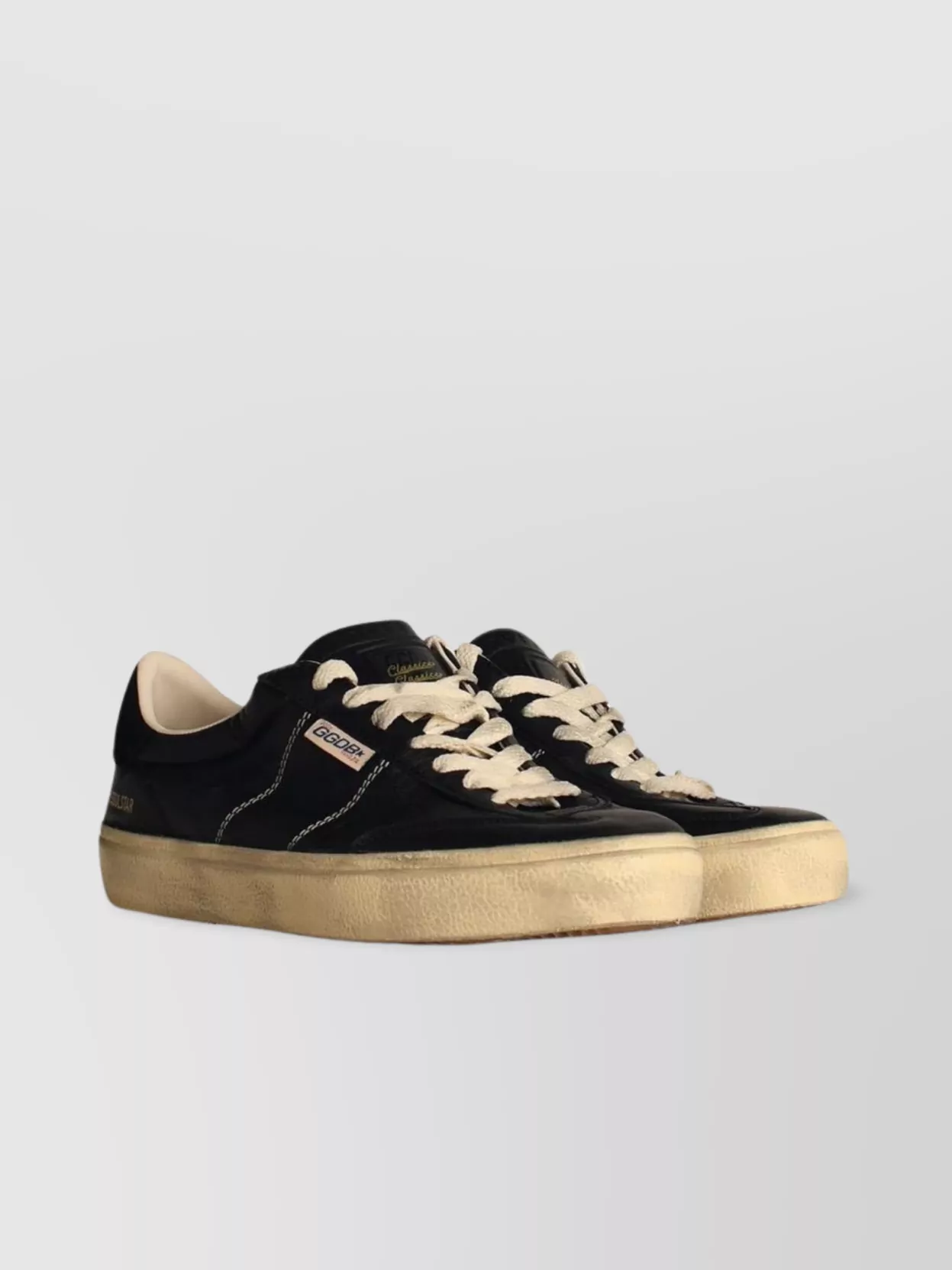 Golden Goose Low-top sneakers with contrast sole and round
