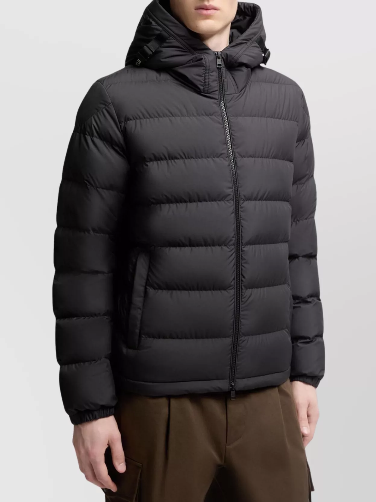 Moncler Short Hooded Down Jacket Laveraet