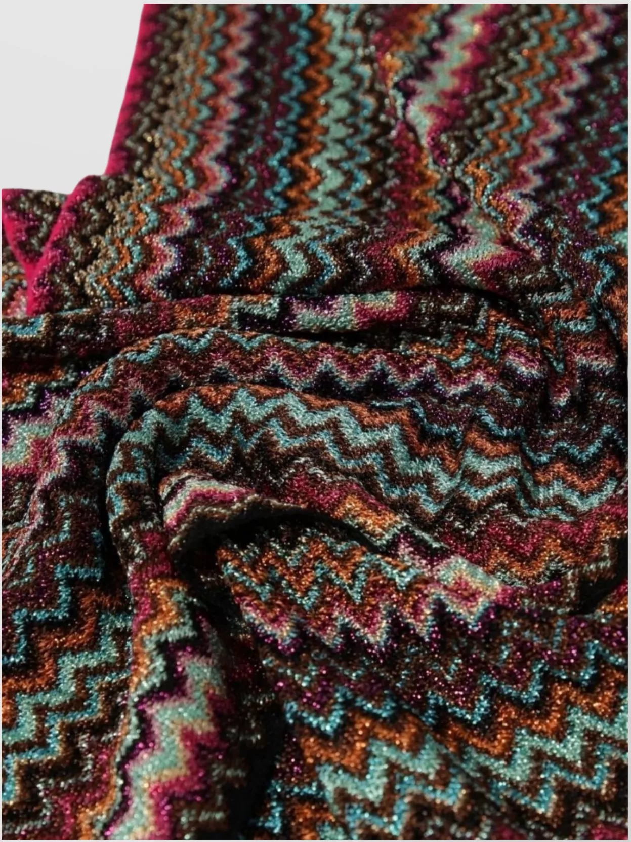 Missoni Textured Zigzag Patterned Scarf With Fringed Edges
