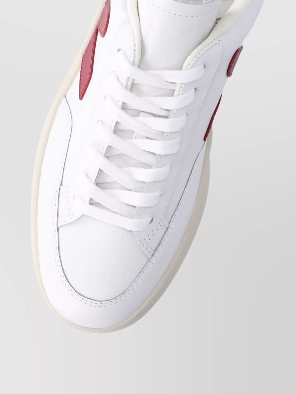 Veja Low Top Sneakers With Contrasting Heel Tab