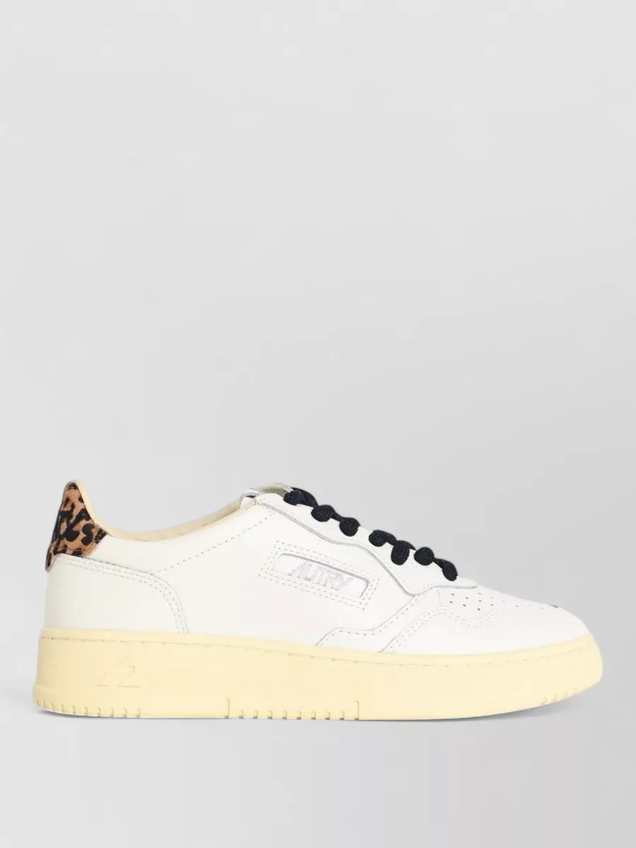 Autry Leather Medalist Low Sneakers