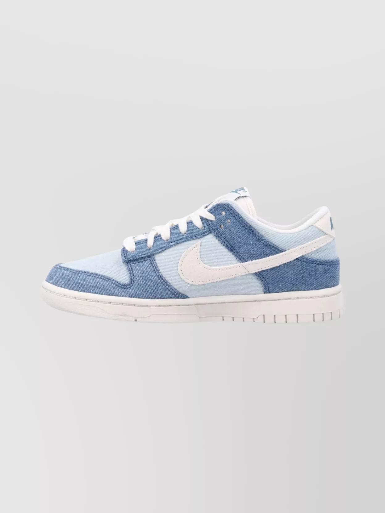 Nike Women's Low-Top Sneakers Rubber Sole