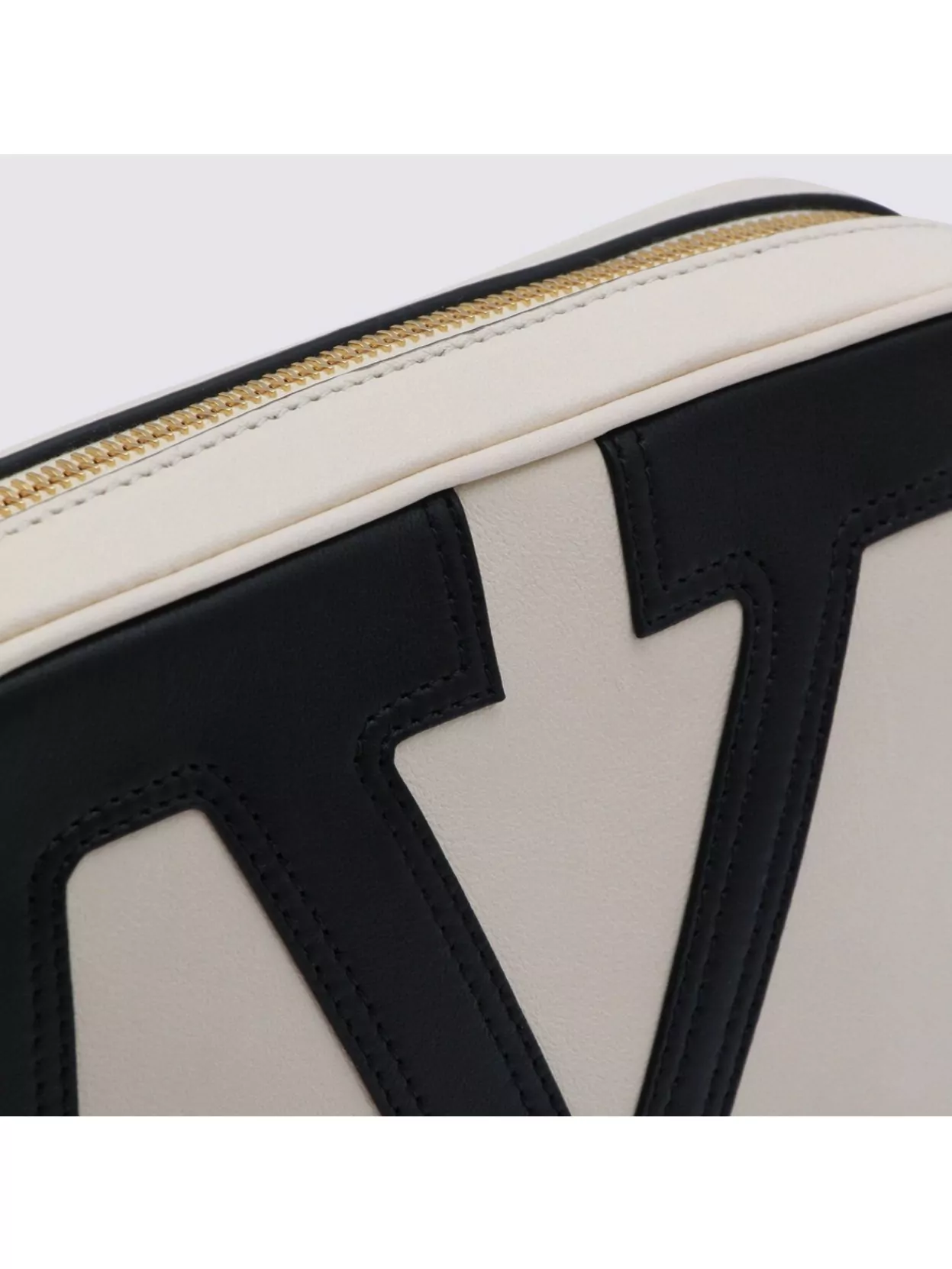 Valentino Garavani Versatile Shoulder Bag Chain Strap