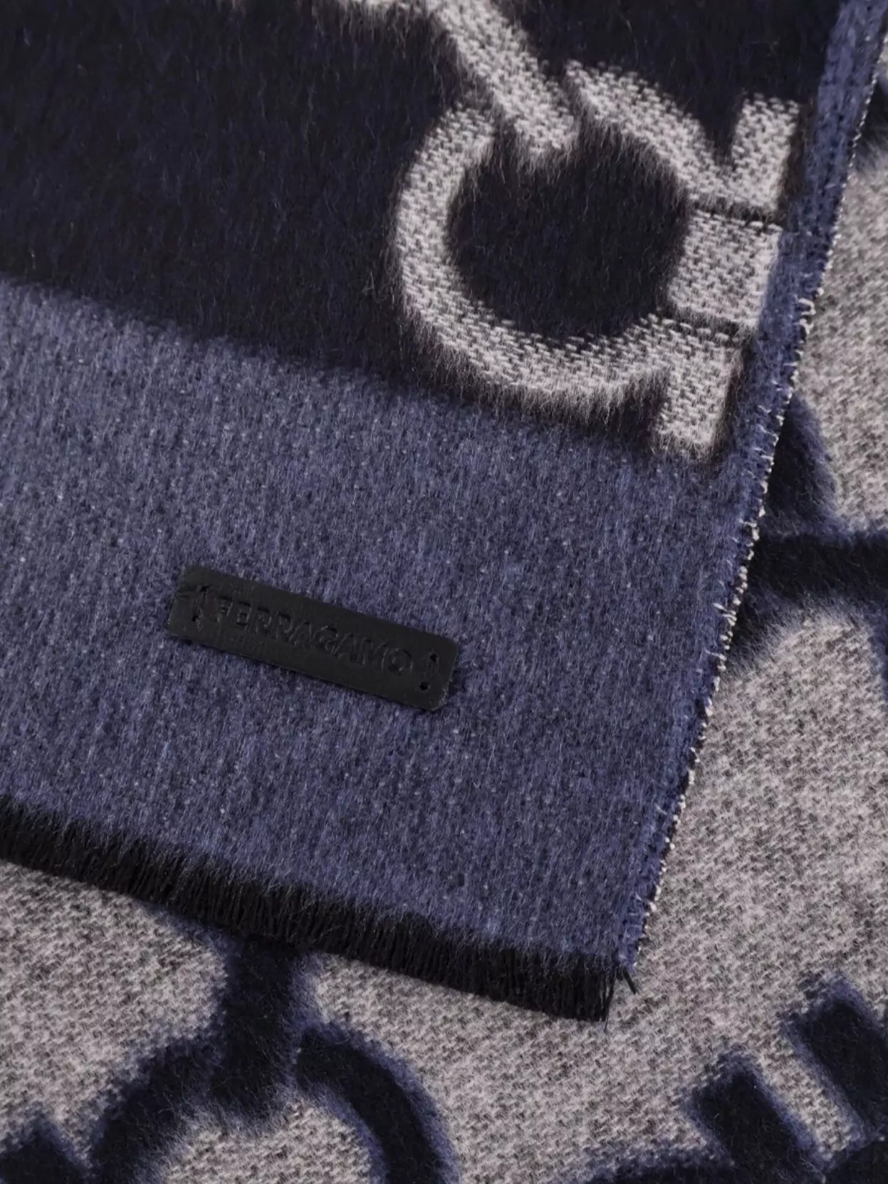 Ferragamo Luxurious Silk And Cashmere Scarf