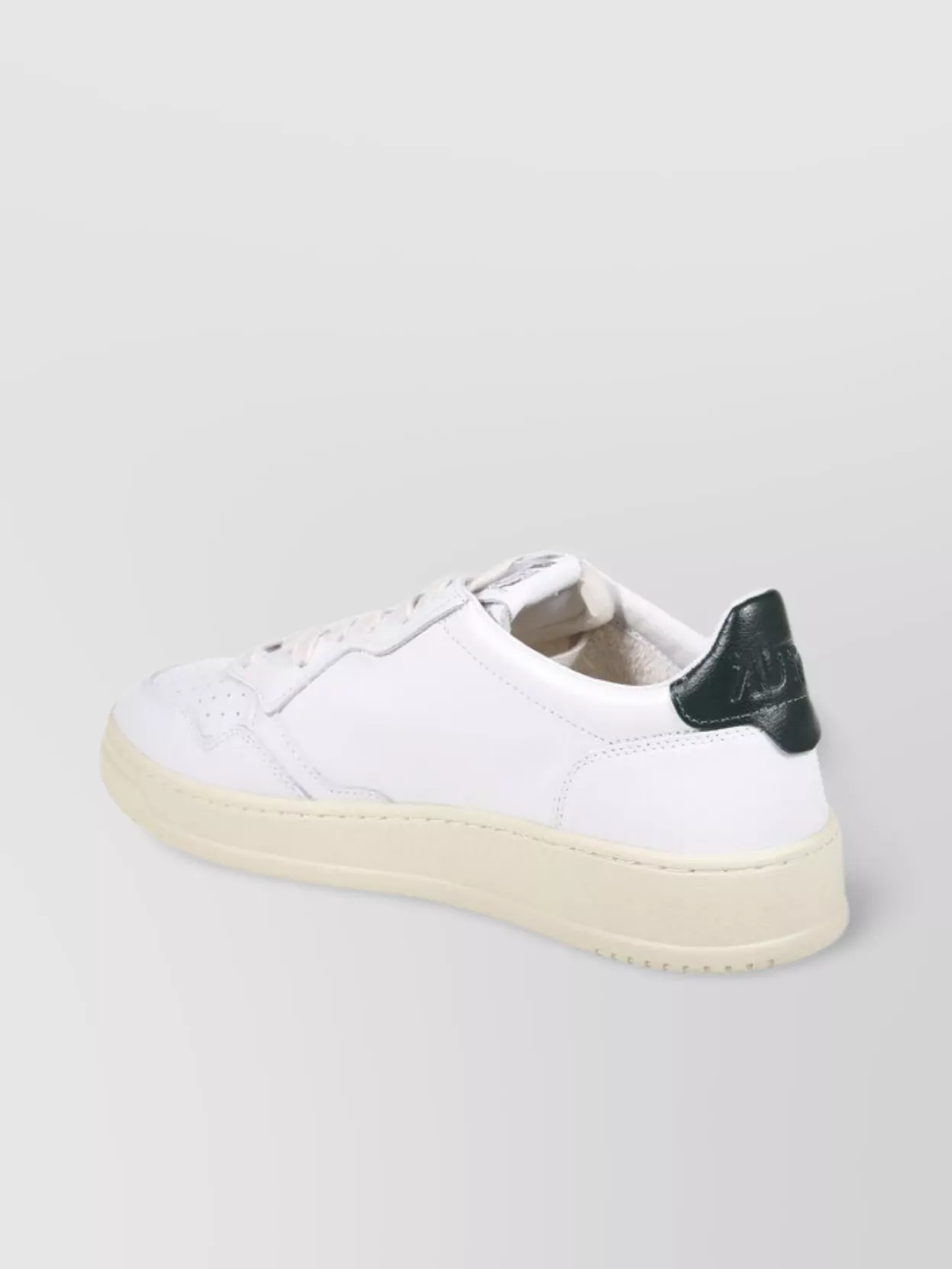 Autry Low Sneaker With Contrast Heel Tab
