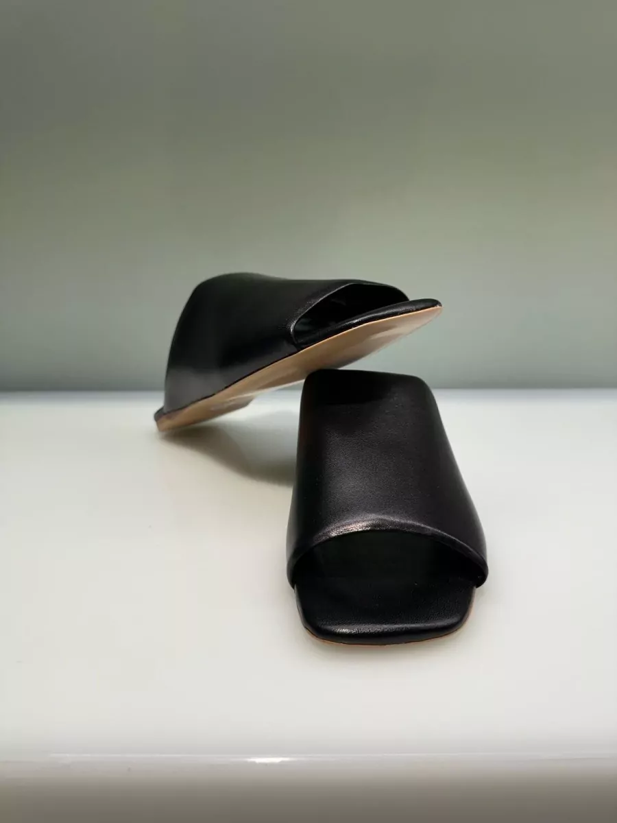 La Rose Leather Mules