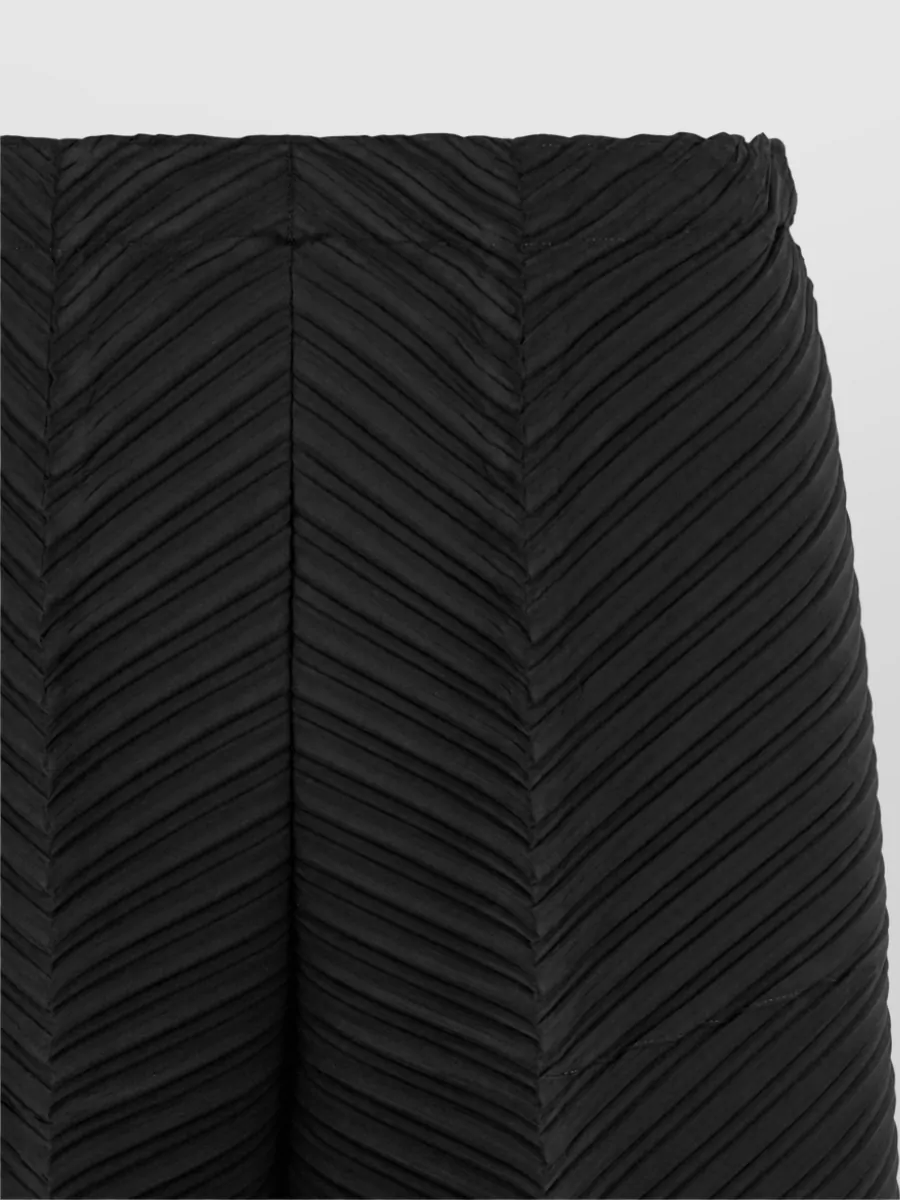 Issey Miyake Pleated Wide-Leg Cropped Knee-Length Shorts