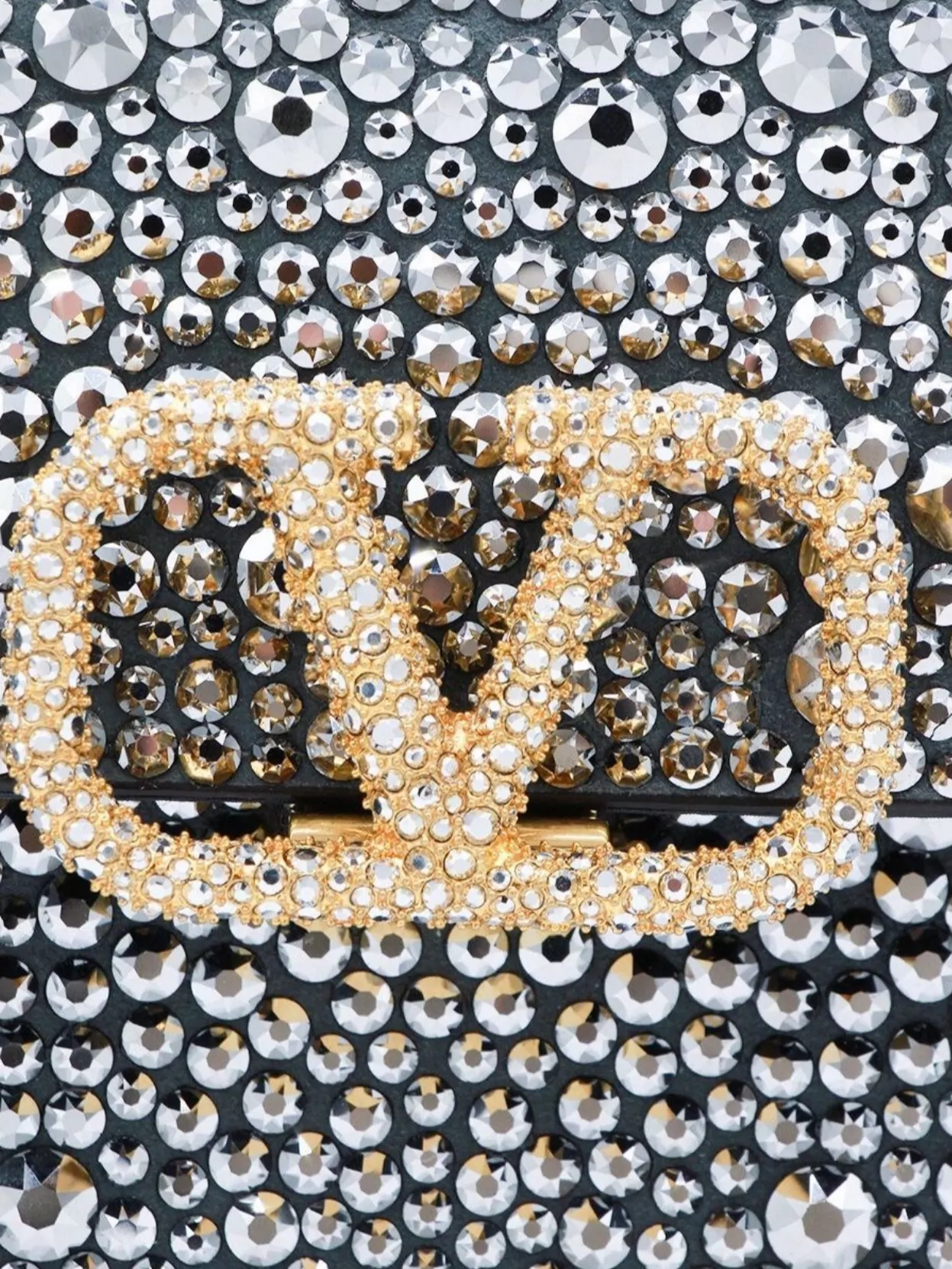 Valentino Garavani Chic Top Handle Shoulder Bag With Chain