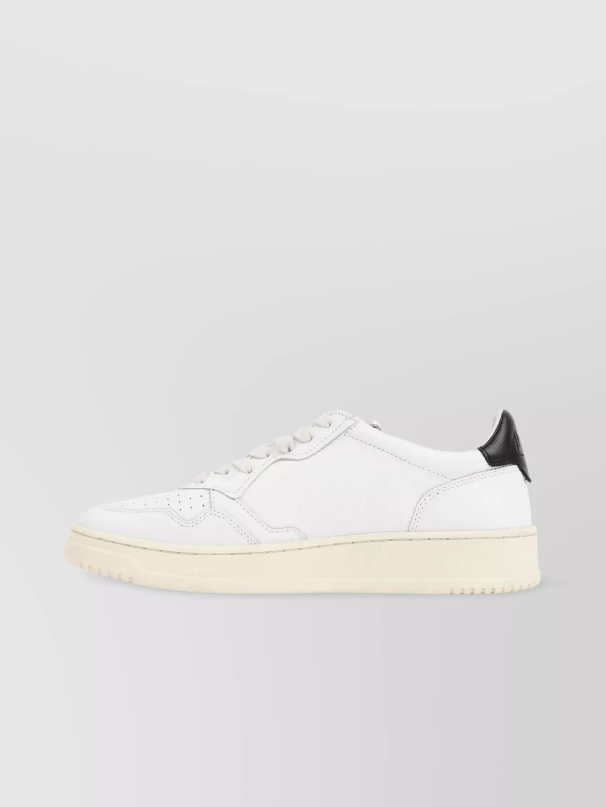 Autry Medalist Low Leather Sneakers