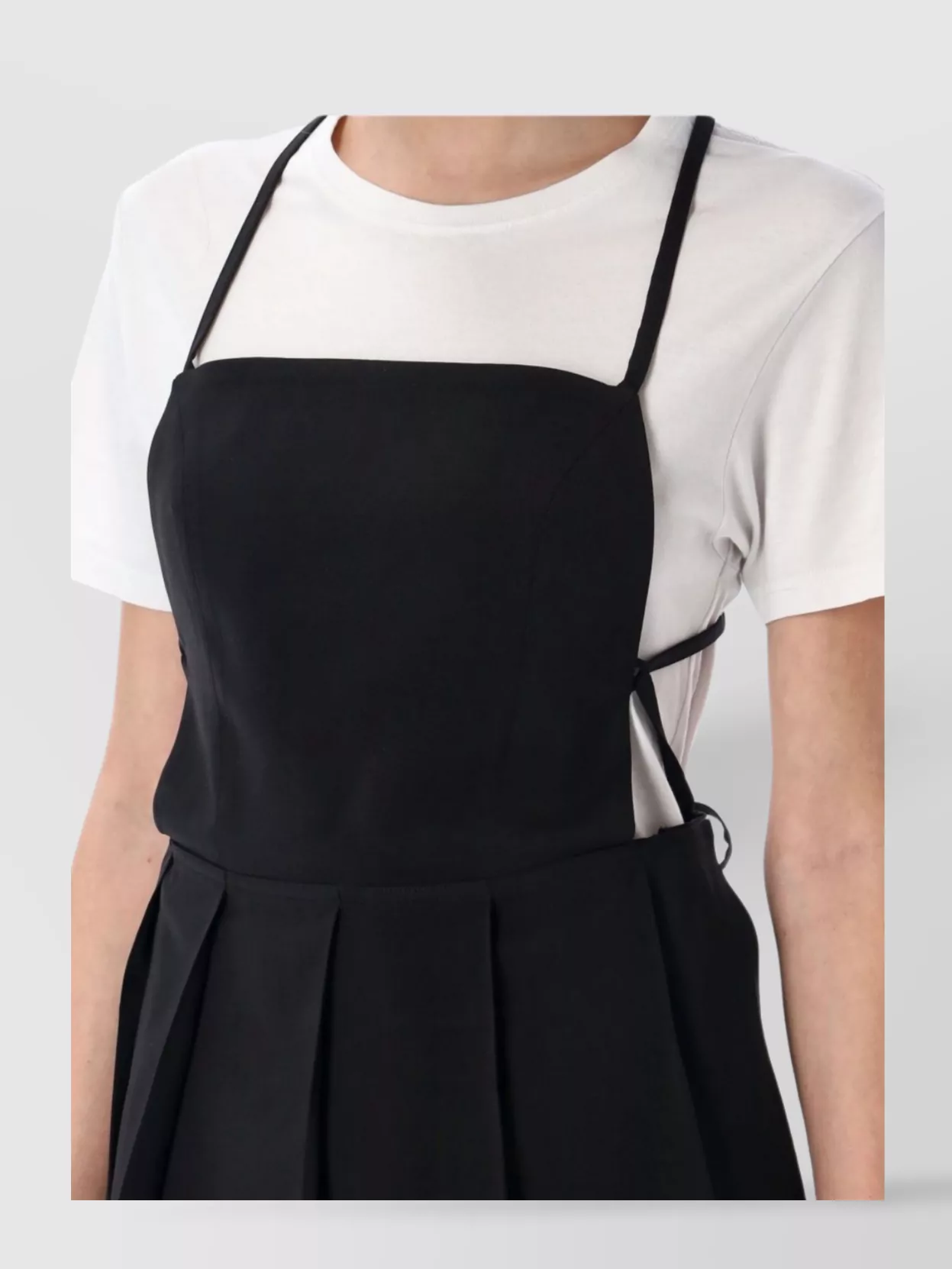 Low Classic Mini Dress With Pleated Skirt And Strappy Design