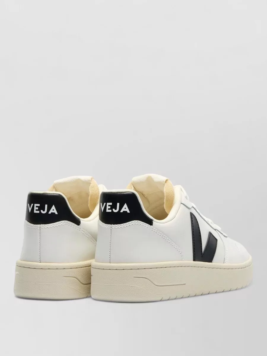 Veja Low-Top Sneakers