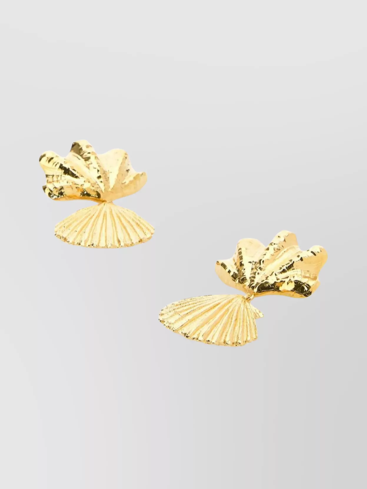 Chloé Shell Design Textured Metal Earrings In Gold