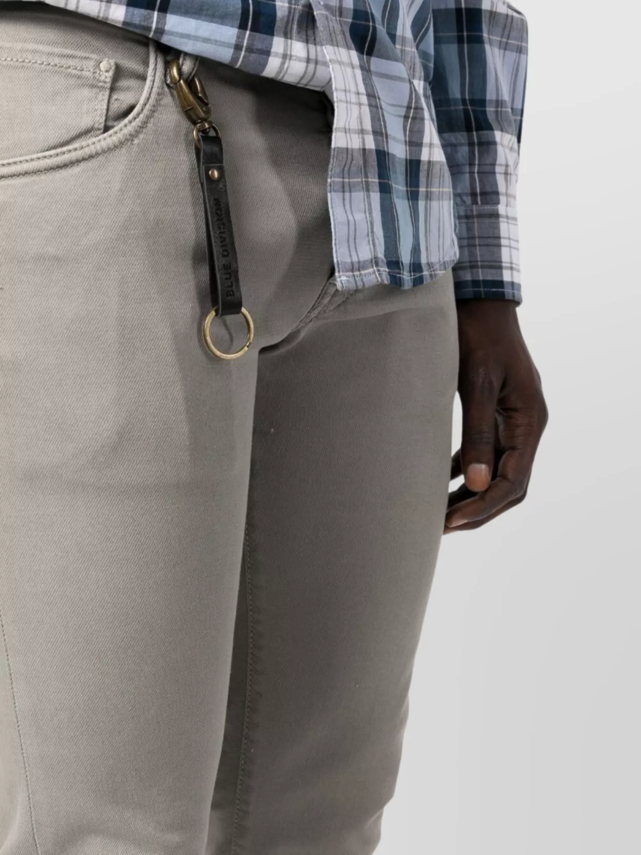 Incotex Vintage Slim Leg Trousers With Keychain Detail In White