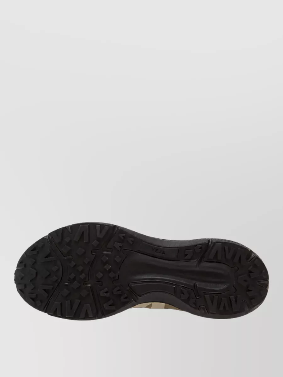 Veja Low-Top Sneakers