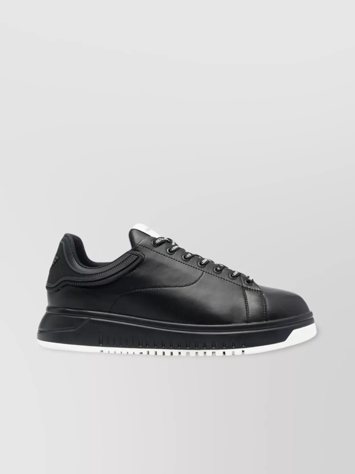 スニーカー Emporio Armani X3X187 XN850 LOGO-PRINT LACE-UP Sneakers Emporio Armani Logo print lace-up sneakers | The Fashion Square
