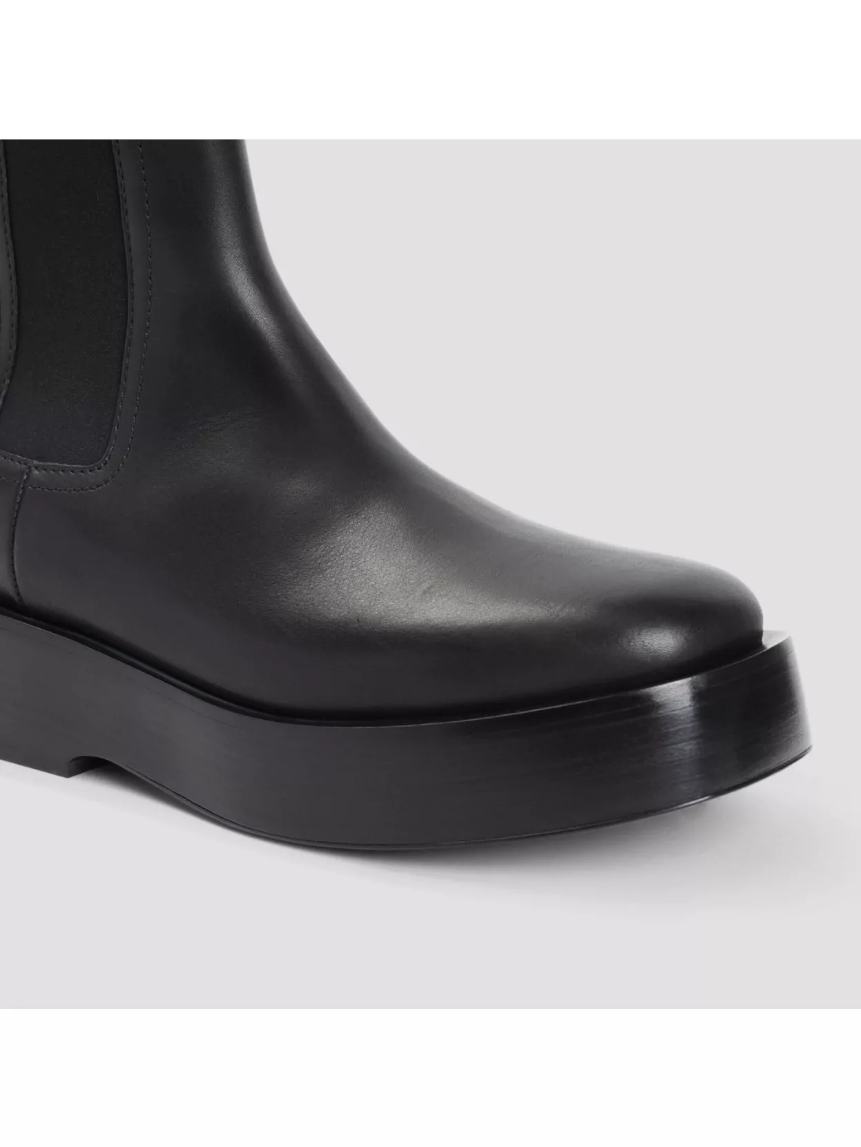 Bottega Veneta Ankle-Length Leather Chelsea Boots With Platform Sole