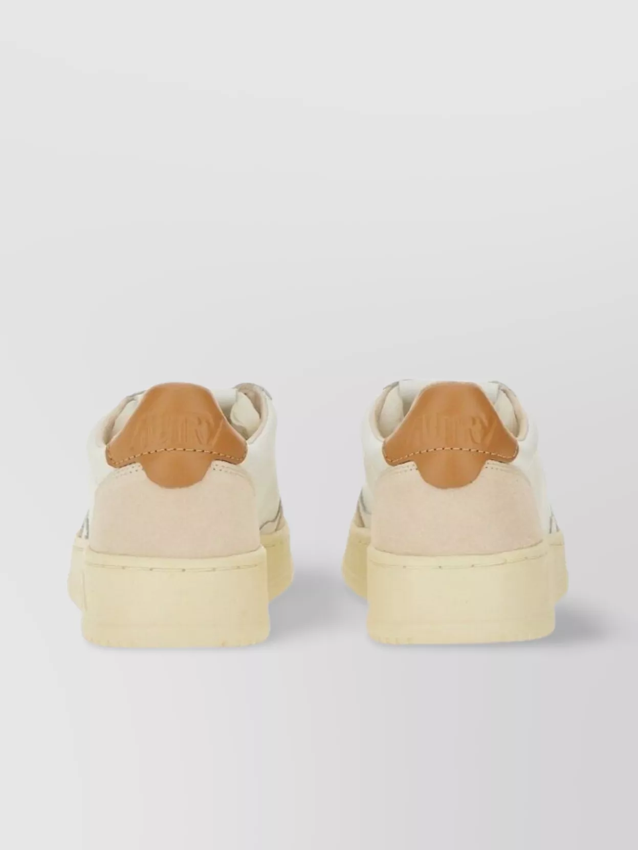 Autry Low Sneaker With Contrast Heel Tab