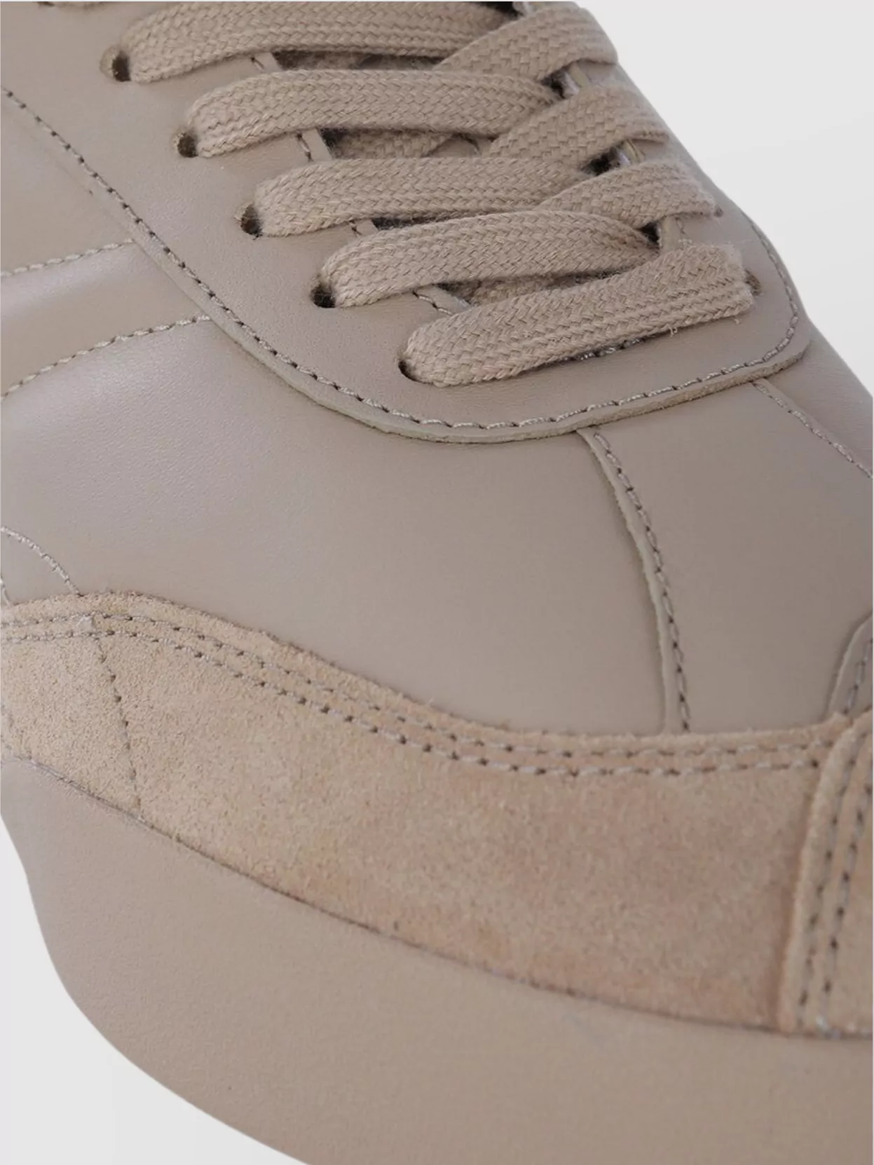 Chloé Low Top Sneakers Suede Accents
