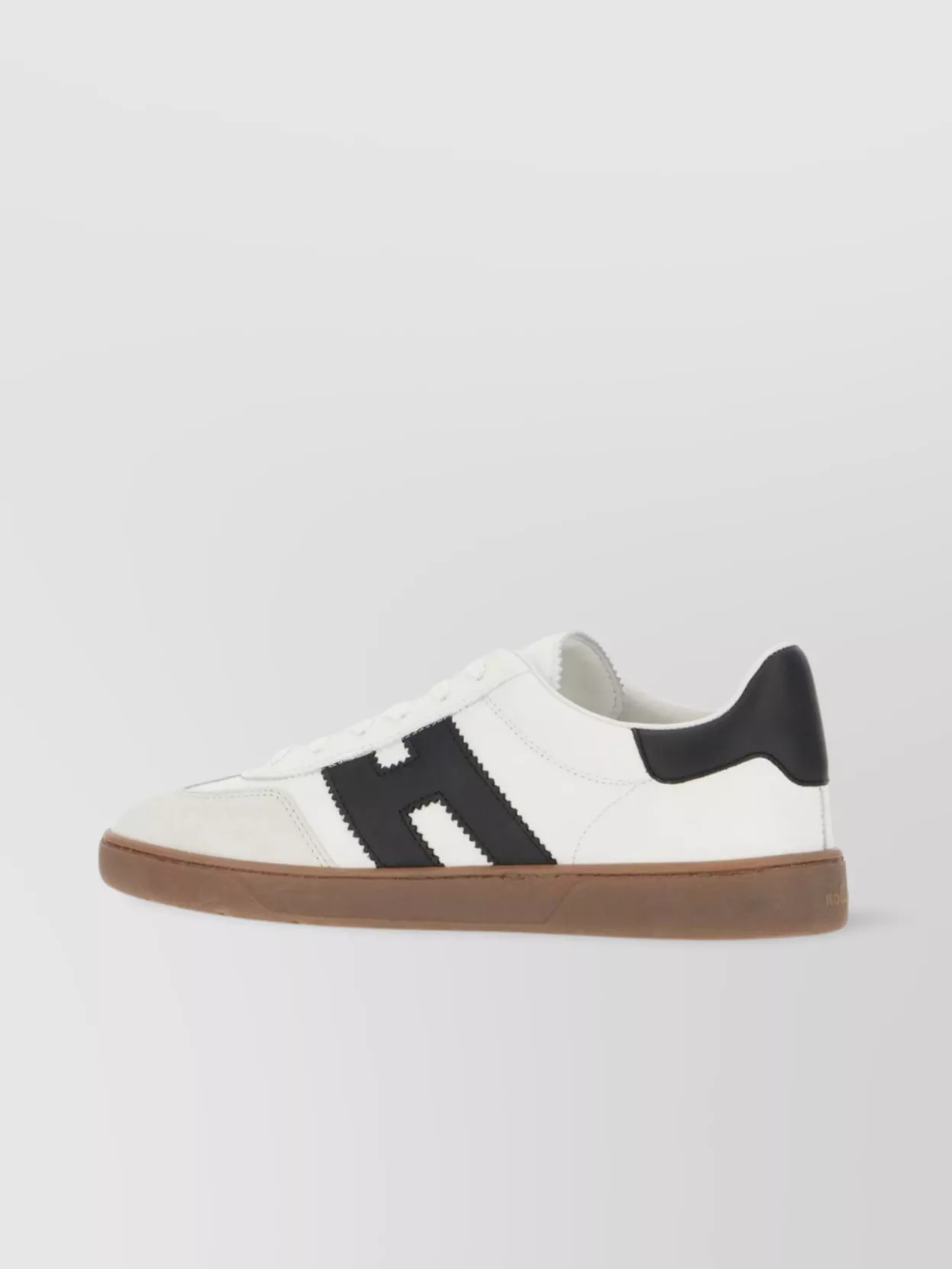 Hogan Round Toe Low-Top Sneakers With Contrasting Sole