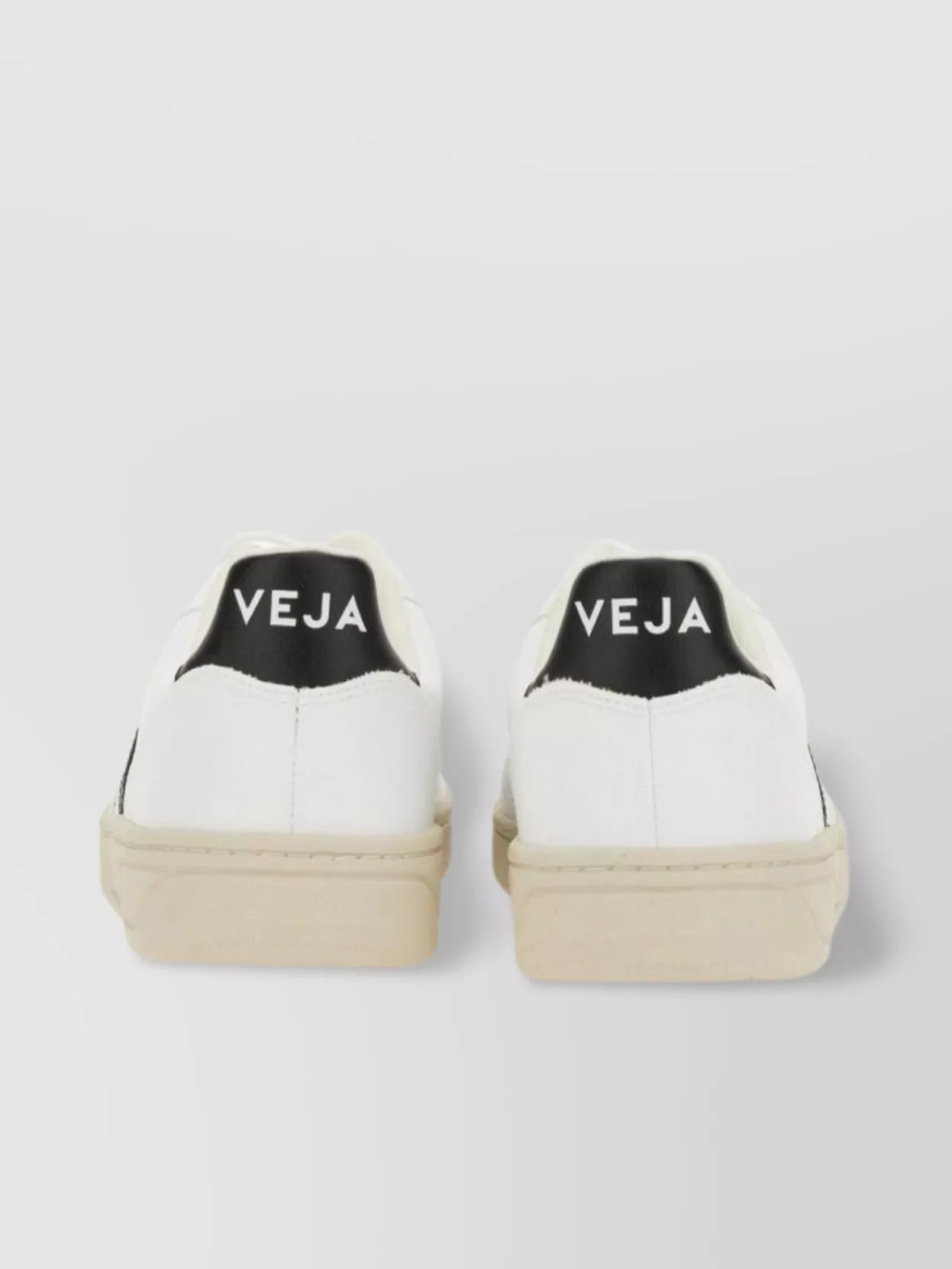Veja V-10 Sneakers With Contrast Heel Tab