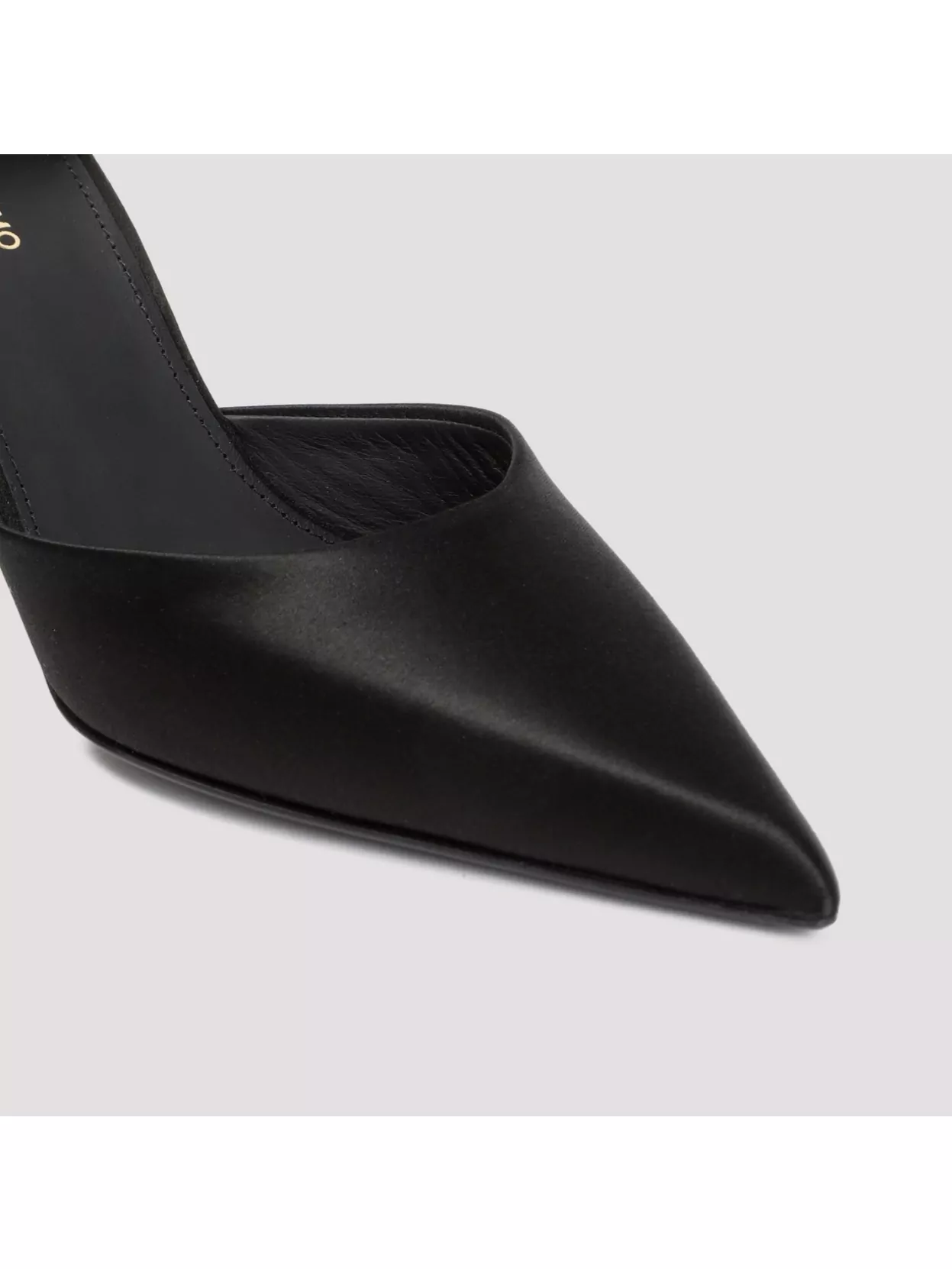 Ferragamo Dana 70 Kitten Heel Pumps In Black