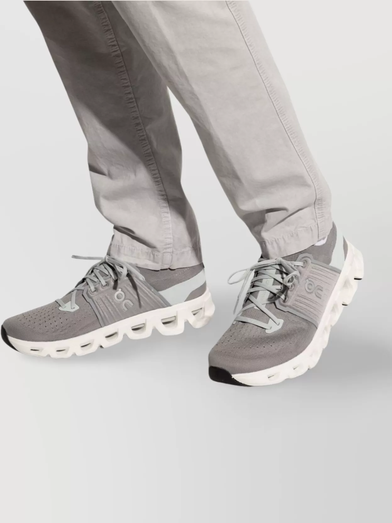 On Swift Cloud 4 Running Sneakers
