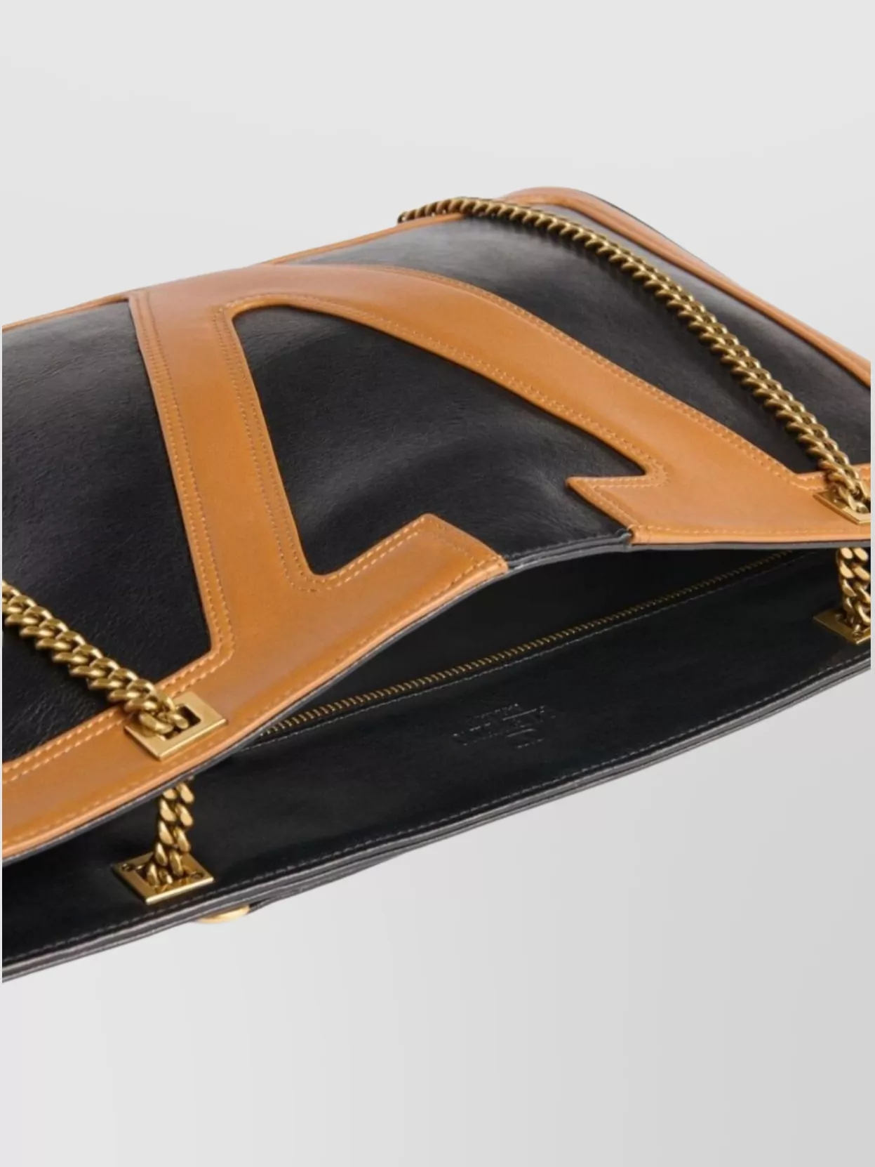 Valentino Garavani Chain Strap Rectangular Shoulder Bag Design