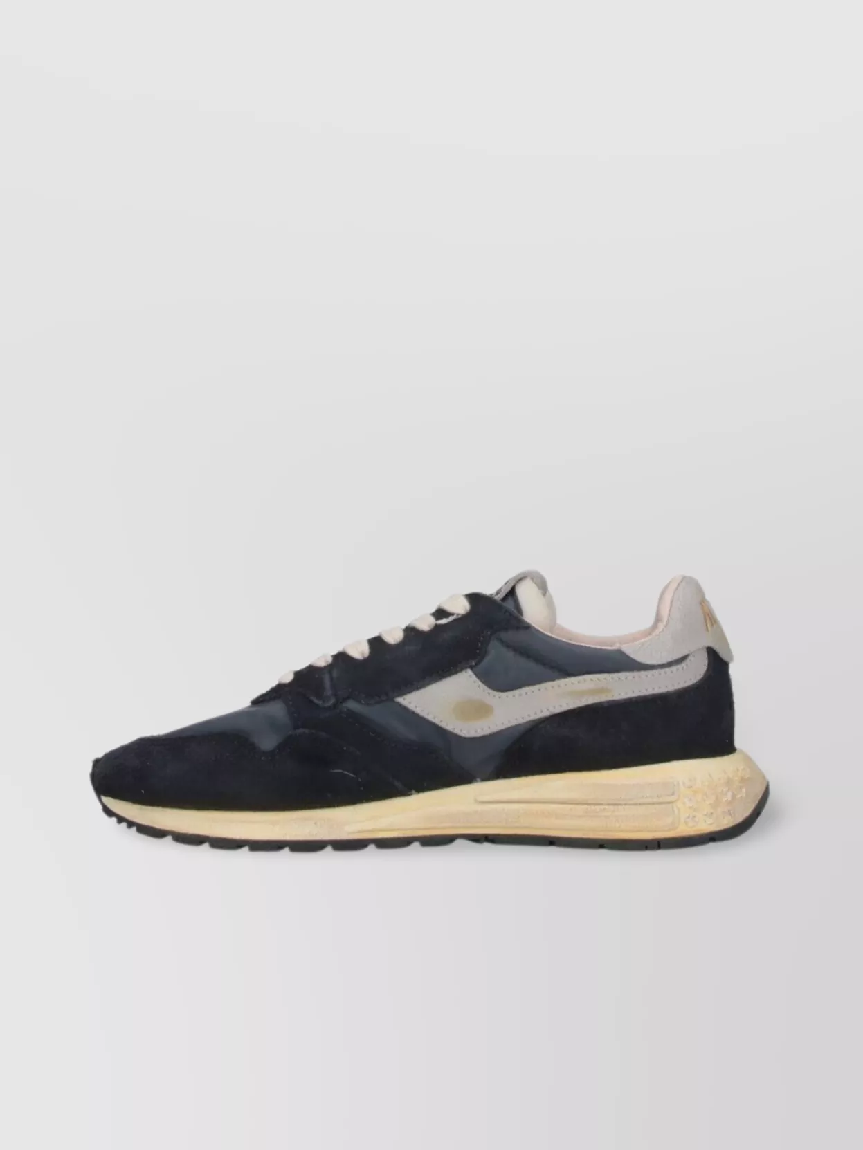 Autry Low Top Sneakers Contrast Sole