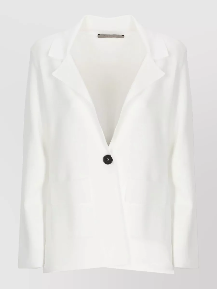 D.exterior single-breasted blazer