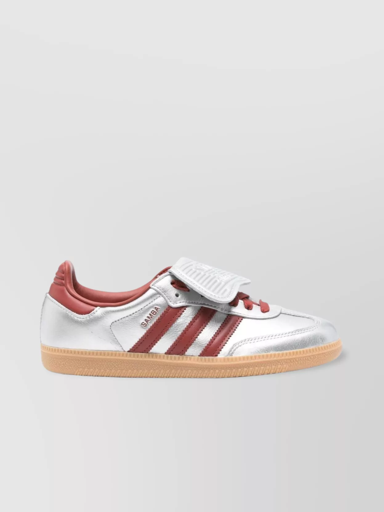 Adidas Low Top Sneakers Contrasting Sole