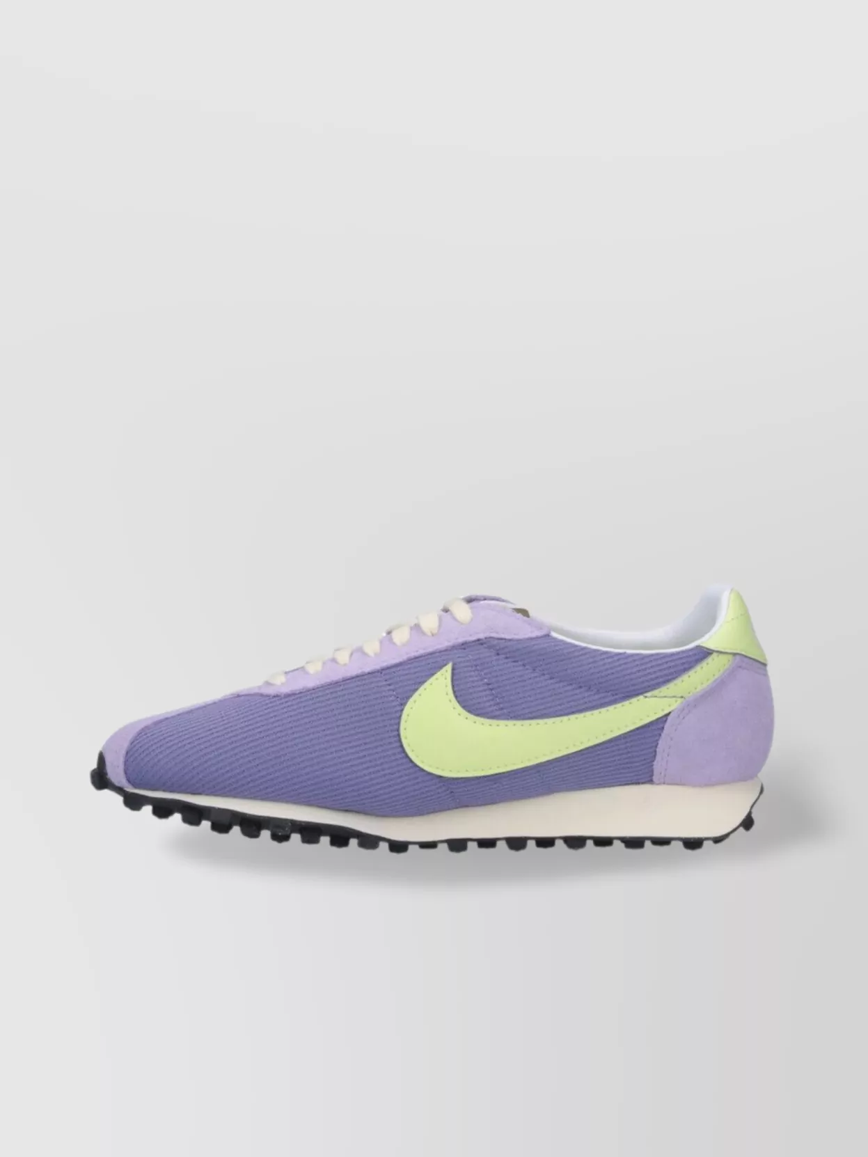 Nike Low Top Sneakers With Contrast Heel Tab