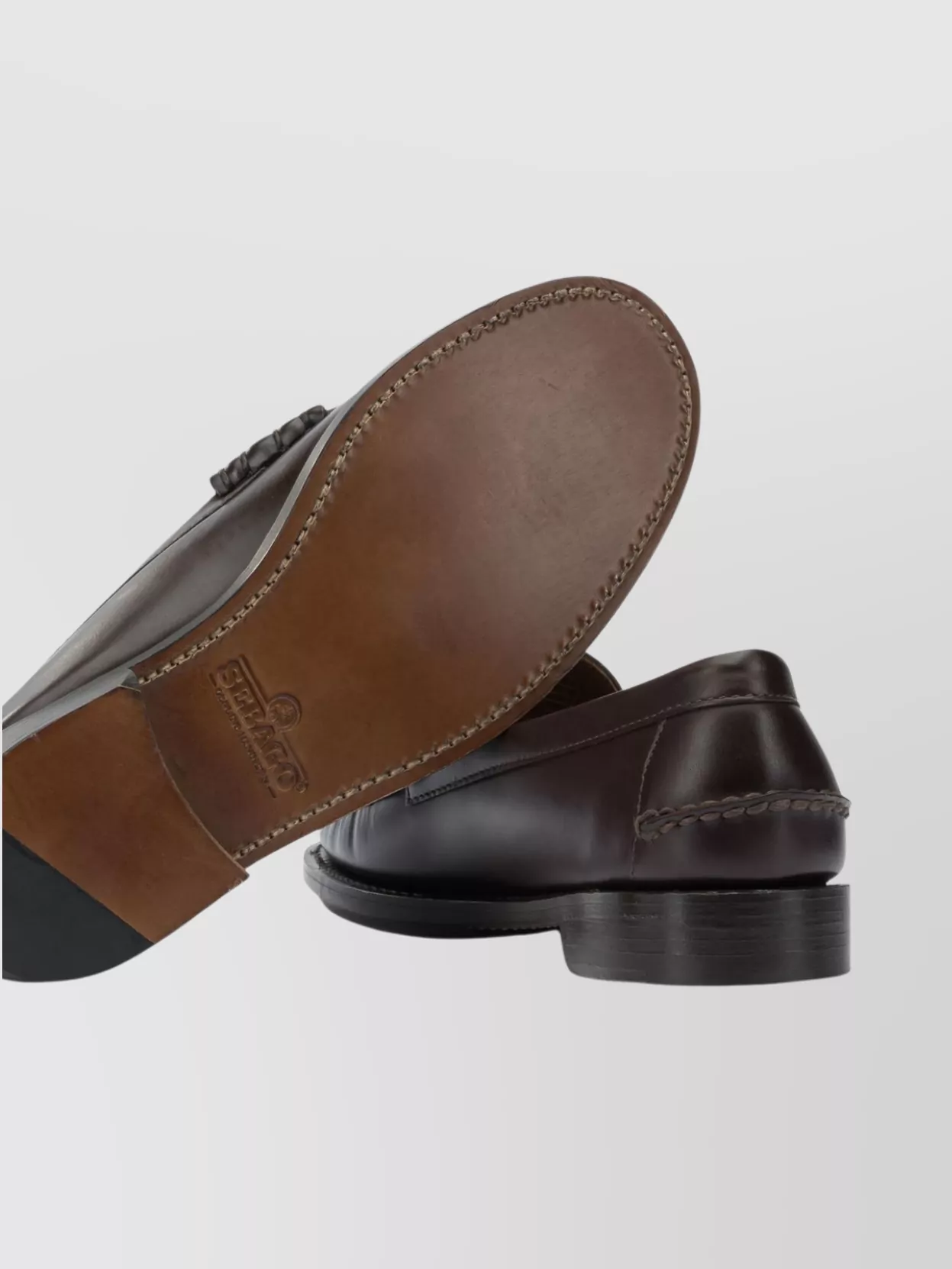 Sebago Round Toe Loafers Featuring Gold-Tone Hardware