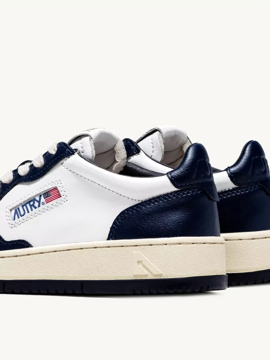 Autry Medal Icon Low Sneakers Perforated Toe