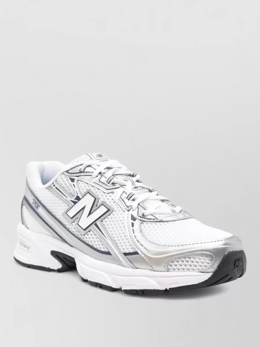 New Balance low-top sneakers
