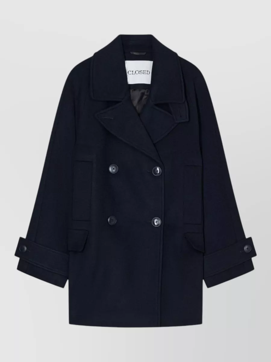 Closed wool double-breasted peacoat