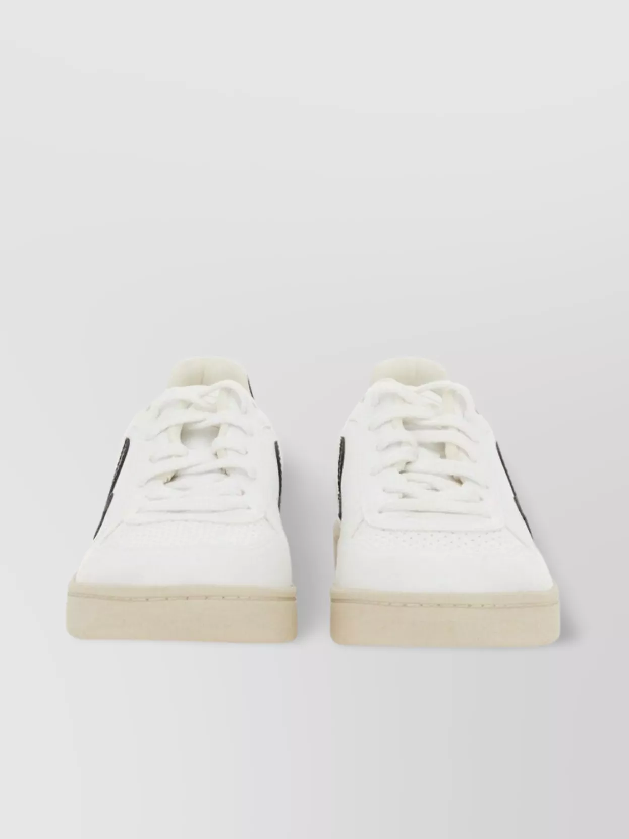 Veja V-10 Sneakers With Contrast Heel Tab